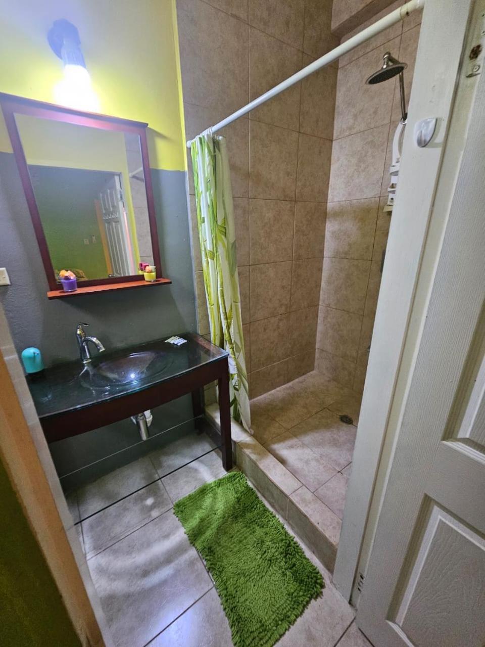 Fish Tobago Guesthouse Or Joy And Brandon Guesthouse Buccoo Cameră foto