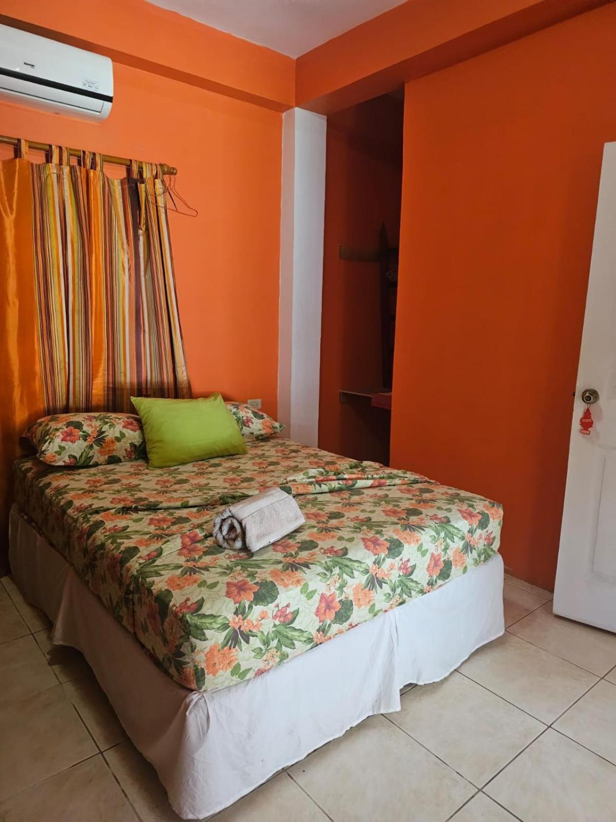 Fish Tobago Guesthouse Or Joy And Brandon Guesthouse Buccoo Cameră foto
