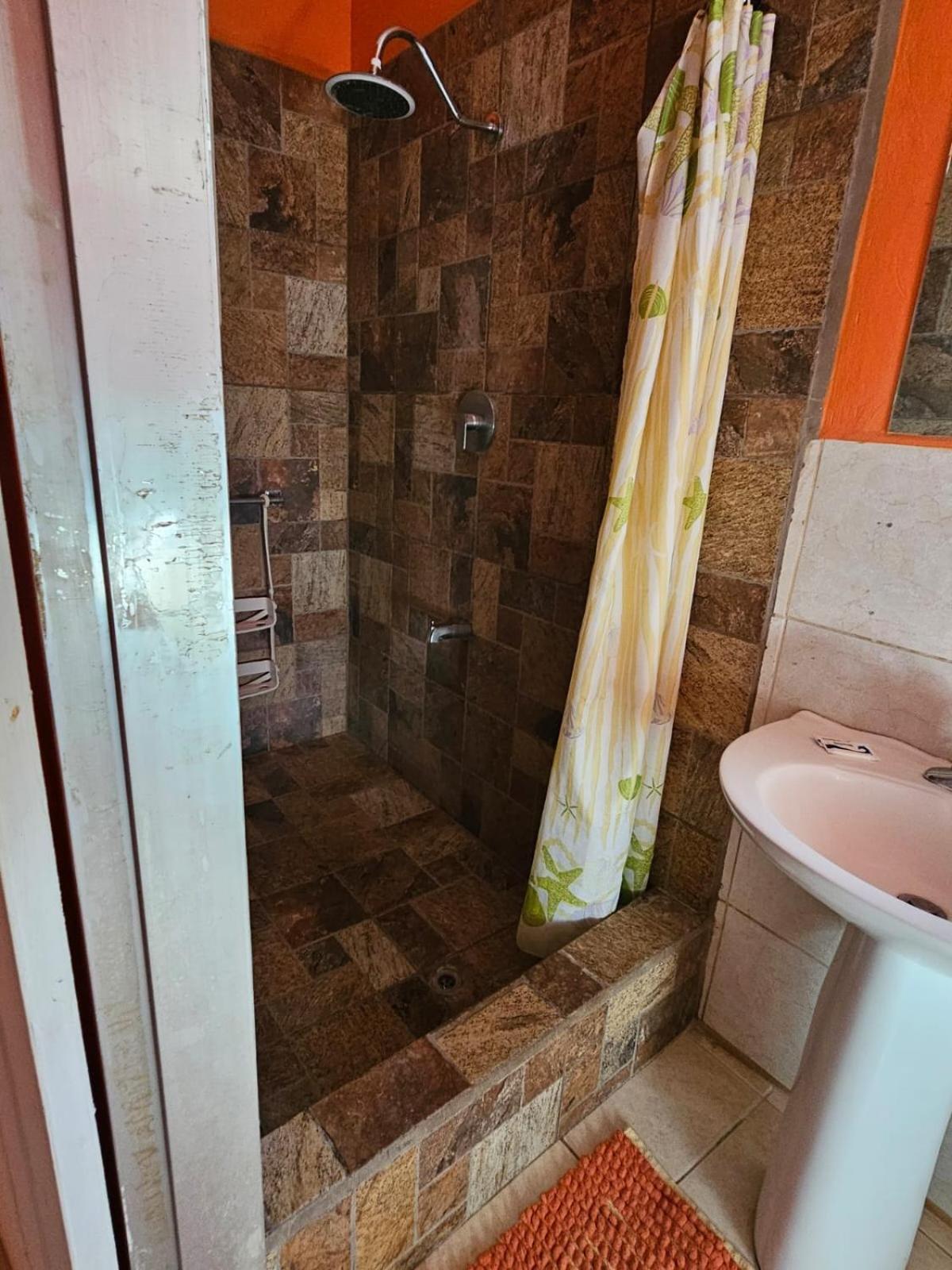 Fish Tobago Guesthouse Or Joy And Brandon Guesthouse Buccoo Cameră foto