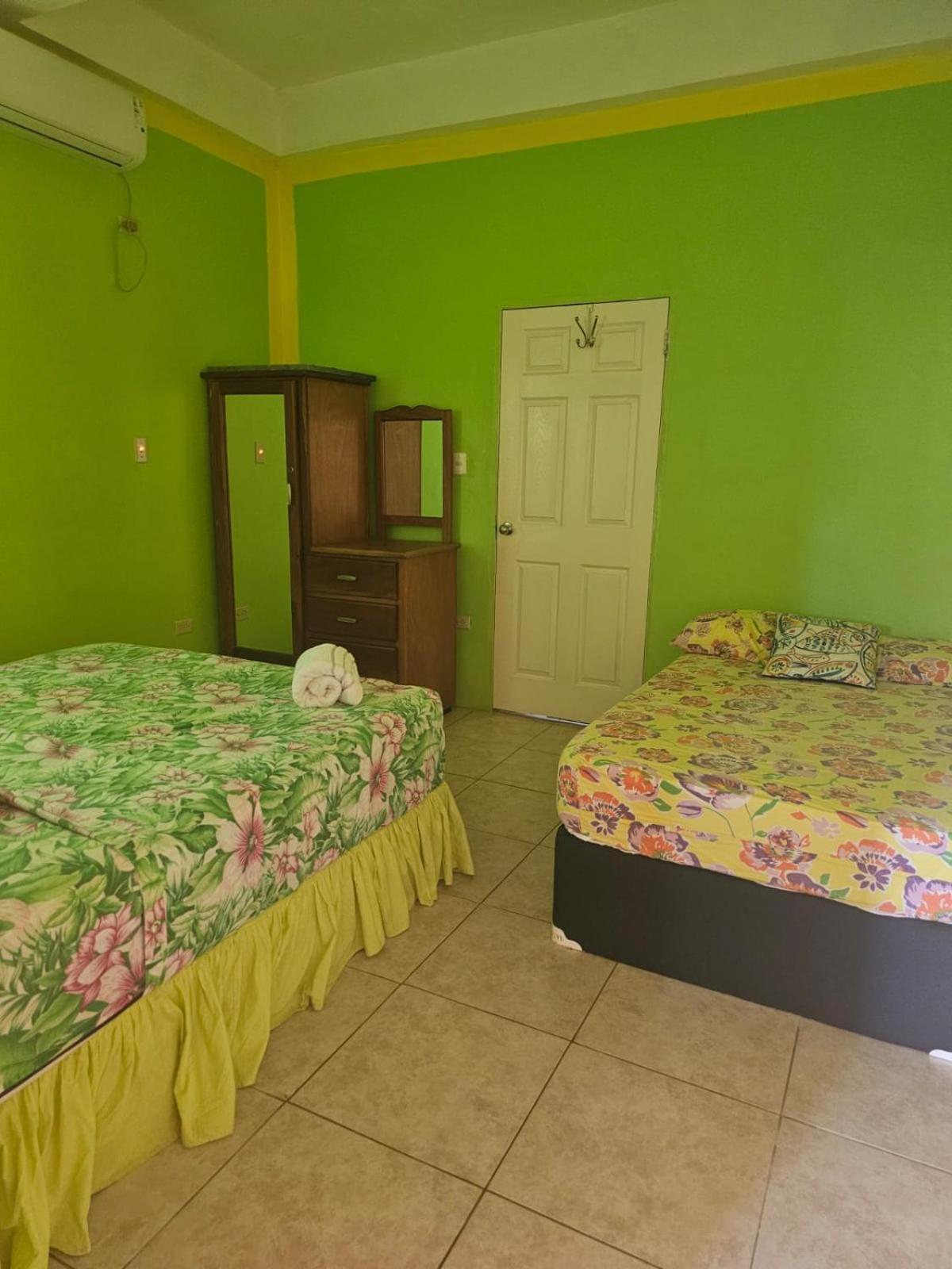 Fish Tobago Guesthouse Or Joy And Brandon Guesthouse Buccoo Cameră foto